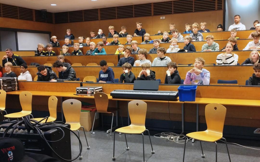 Ilveksen pelinohjaajakoulutuksessa huima määrä osallistujia